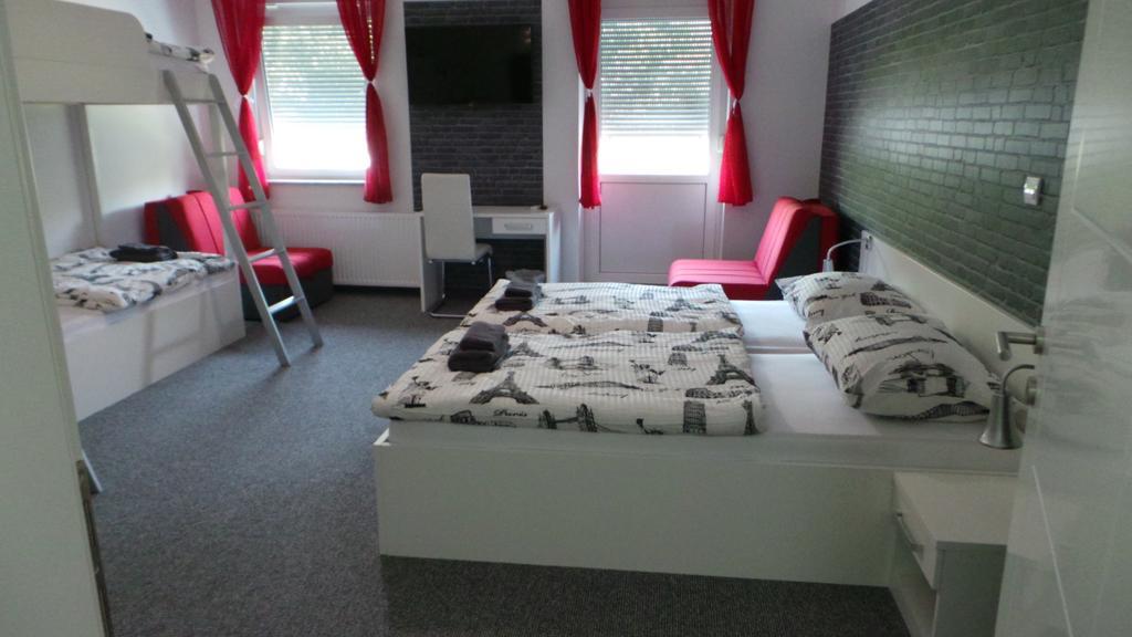 Hostel Levicki 斯拉沃尼亚布罗德 客房 照片