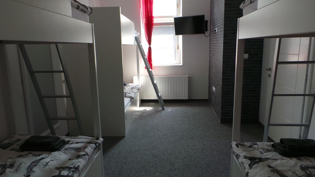 Hostel Levicki 斯拉沃尼亚布罗德 客房 照片