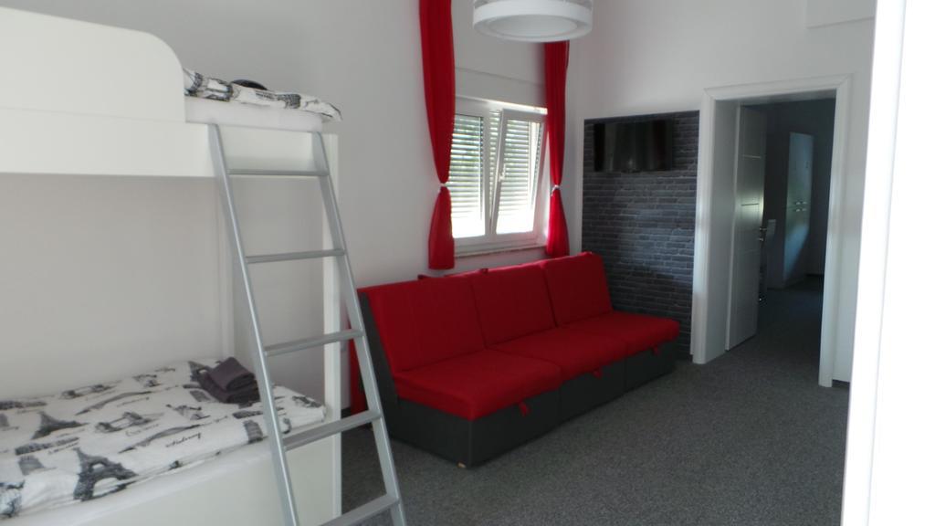 Hostel Levicki 斯拉沃尼亚布罗德 客房 照片
