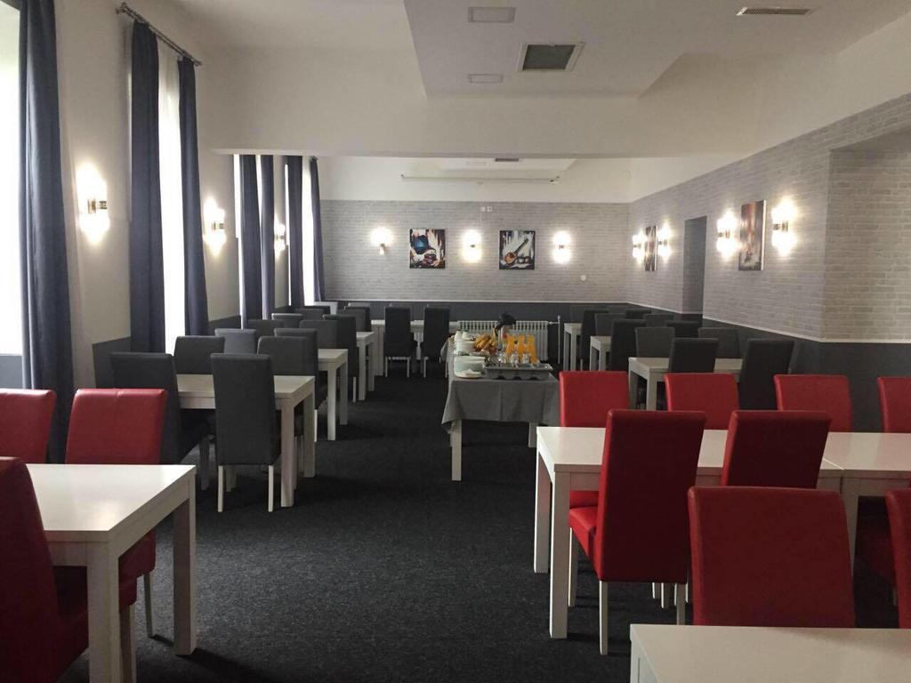 Hostel Levicki 斯拉沃尼亚布罗德 外观 照片